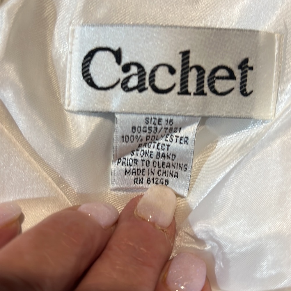 Cachet - Picture 7 of 7